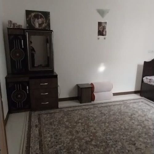 رهن و اجاره آپارتمان طبقه دوم دوخوابه تمیز پارک دارد