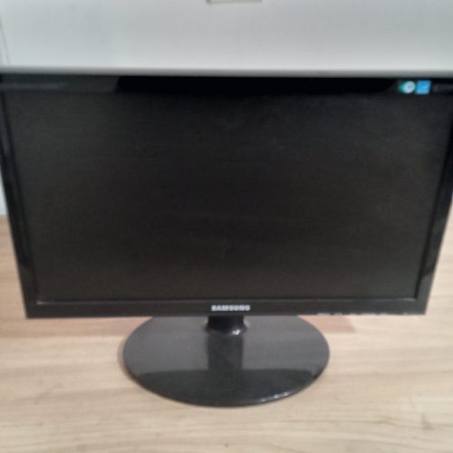 مانیتور 21 اینچ بدون مشکل