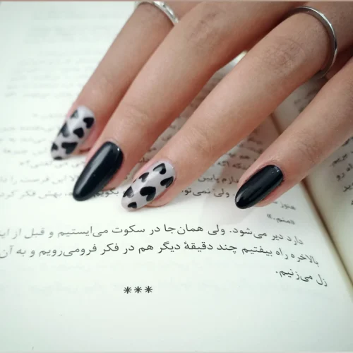 پذیرای خانم ها برای خدمات ناخن