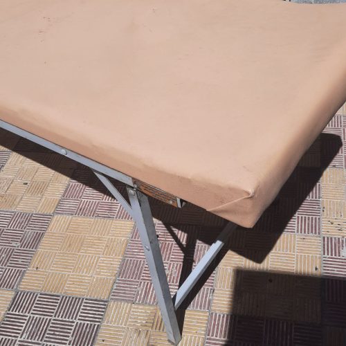 تخت مناسب درمانگاه