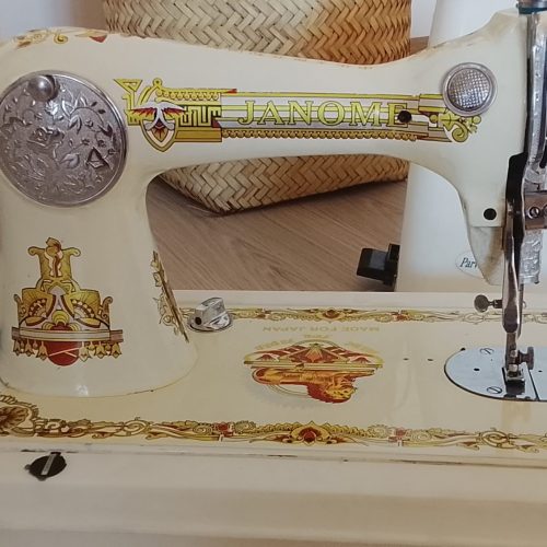 چرخ خیاطی تزیینی عتیقه مادر بزرگ نونو