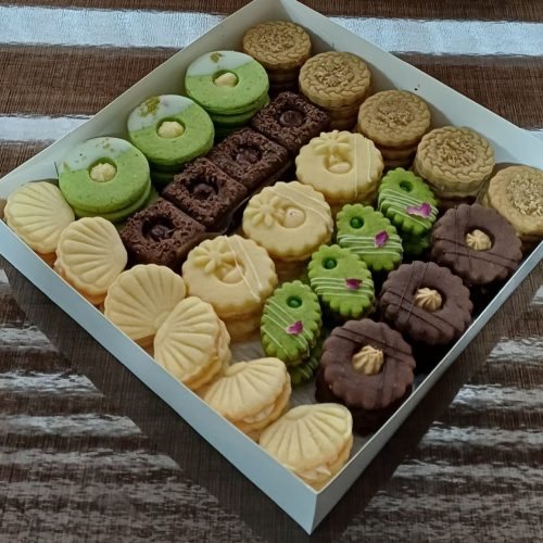 سفارش انواع کیکای کافیشاپی وتربرشی وشیرینی سنتی ومدرن