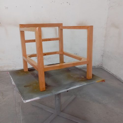 رنگ‌کاری انواع مصنوعات چوبی