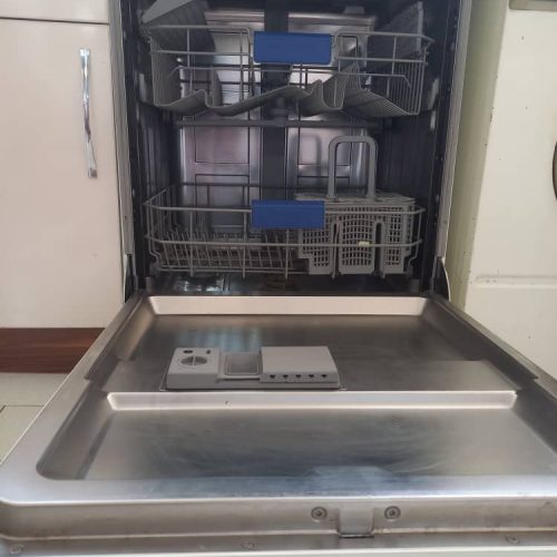 ظرفشویی سامسونگ 14 نفره مدل D147w فوق‌العاده تمیزه کره ای اصل . قیمت 25 میلیون تومان. 09122181606