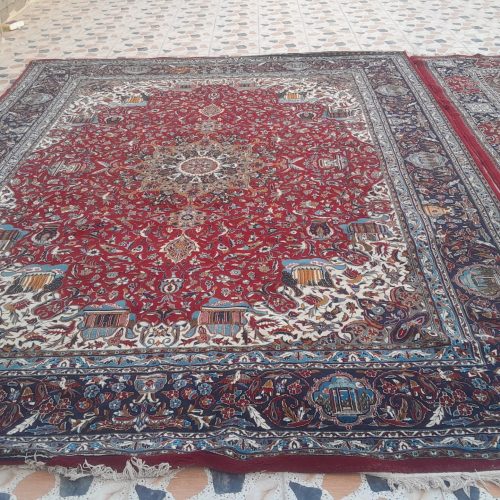 دوعدد فرش قدیمی تمیز