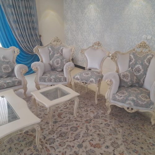 سرویس کامل مبلمان ،میز صبحانه خوری و ویترین مناسب جهیزیه همراه کاور