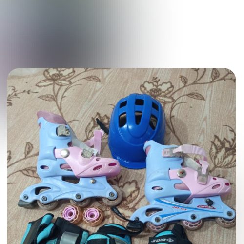 یک جفت اسکیت سالم و تمیز