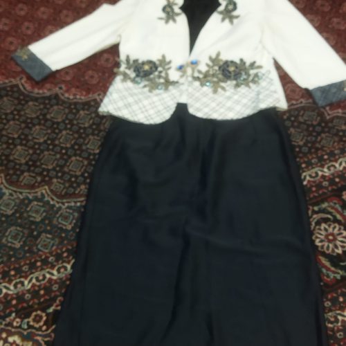 این خیلی نو هست و فقط یک بار پوشیده شده است
