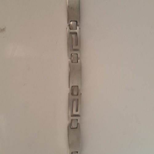 ساعت .دو گردنبند.دسبند.