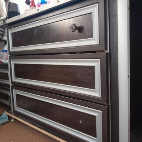 تلویزیون 32اینچ الجی با میزتلویزیون، کمد لباس، جاکفشی