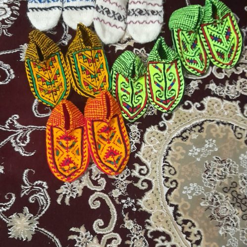 جوراب  و گیوه پشمی و گانوایی و خامه ایی  زنانه و مردانه