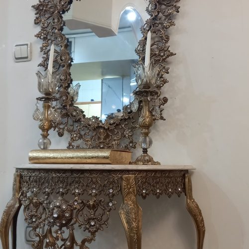 آینه و شمعدان  و بوفه