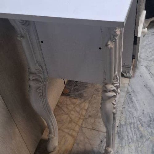 2عدد میزه کار به همراه استند .کاملا تمیز و سالم بدون کارکرد