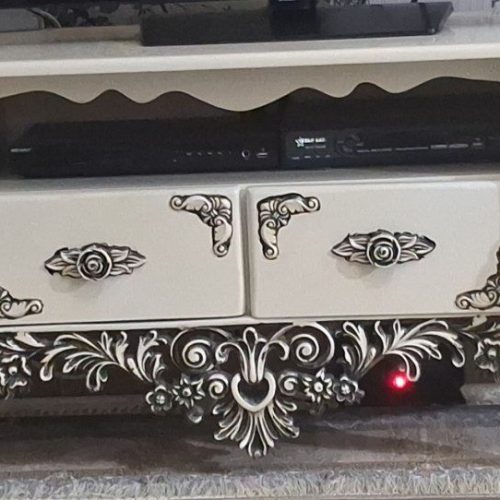 میز تلویزیون رنگ سفید نباتی باگل برجسته ی شیک درحدنو،به خریدارواقعی تخفیف داده میشه