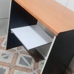 سلام یک عدد میز کامپیوتر