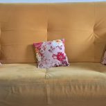 مبل 7 نفره با یک میز عسلی