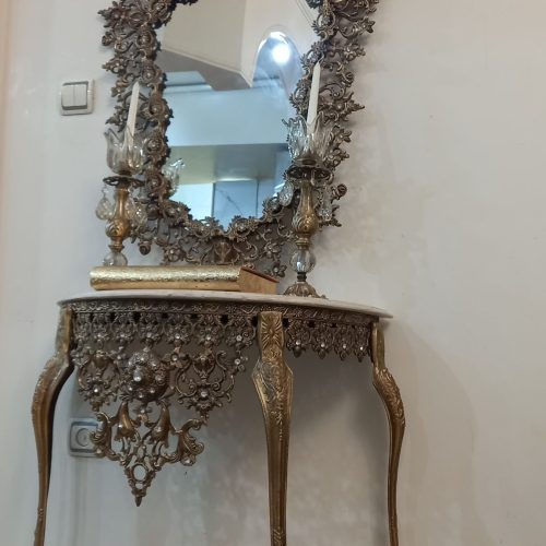 آینه و شمعدان  و بوفه