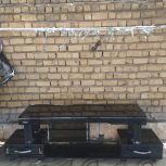 میز شیشه ای تلویزیون