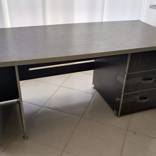 میز اداری تمام ام دی اف