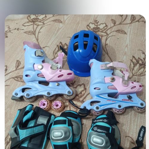 یک جفت اسکیت سالم و تمیز