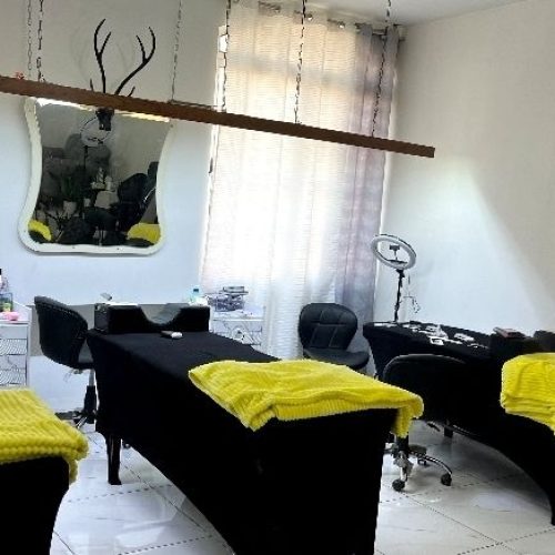 مژه کار ناخنکار