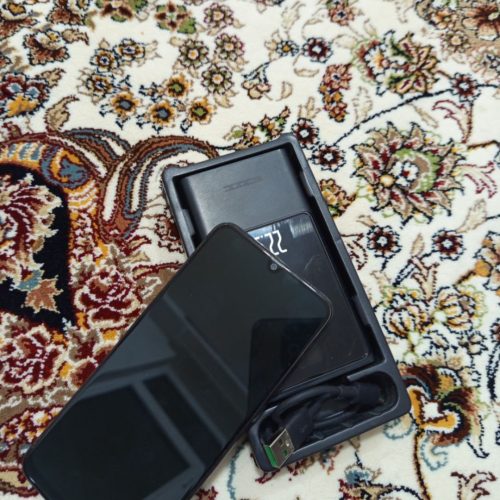 گوشی A50 درحد نو همراه با پاور بانک صفر