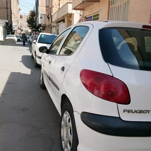 پژو 206‌ سفید مدل 95
