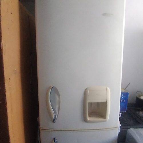 یخچال سالم مرتب فقط اضافه میخام ردش کنم بره پول لازمم