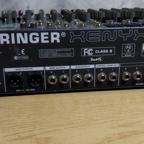 یک عدد میکسر بهرینگر 1832 شش کاناله و یک عدد باند اکتیو 12 اینچ فلش خور بسیار سالم و تمیز