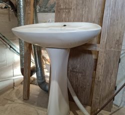 دستشویی کارکرده تمیز بزرگ