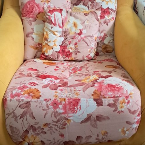 مبل 7 نفره با یک میز عسلی