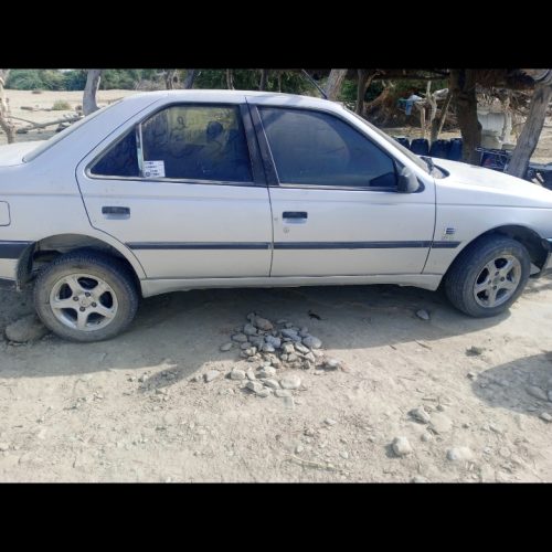 چند تکه ماشین اب رنگ دارد و دیگه همه چیز عالی و سالم میباشد