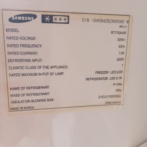 یخچال فریزر سامسونگ از لحاظ موتوری و ظاهری تمیز هست