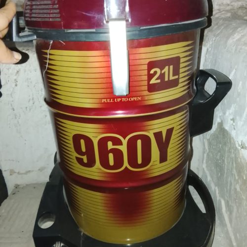 جاروبرقی در حد نو دوبار استفاده شده پول لنگم  فقط یک پایه ازش کنده شده وگرنه تعمیر نرفته اصلا چون خودم یکی از زمینی ها گرفتم این برافروش گذاشتم