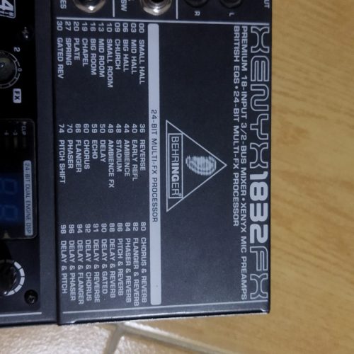 یک عدد میکسر بهرینگر 1832 شش کاناله و یک عدد باند اکتیو 12 اینچ فلش خور بسیار سالم و تمیز