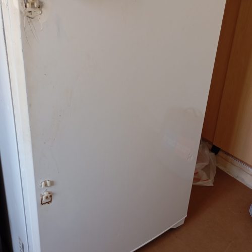 یخچال فریزر سامسونگ از لحاظ موتوری و ظاهری تمیز هست