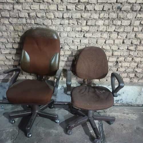 دوعدد صندلی