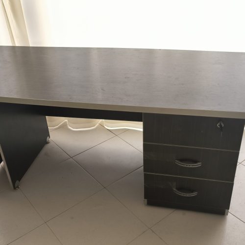 میز اداری تمام ام دی اف