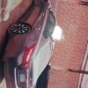یک کف دست رنگ بدنه دارد