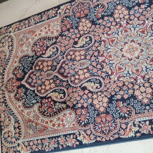 یک عدد کنار فرشی 700 شانه نخ ترک و قالیچه گرد 700 شانه