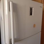 یخچال فریزر سامسونگ از لحاظ موتوری و ظاهری تمیز هست