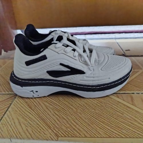 نیم بوت و کفش اسپرت