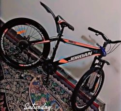 یه دستگاه دوچرخه در حد صفر