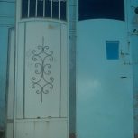 درب آهنی سه تیکه فرفورژه دار، سالم و رنگ شده