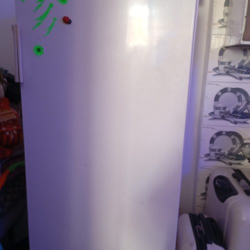 یخچال قدیمی وسالم