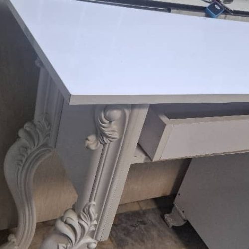 2عدد میزه کار به همراه استند .کاملا تمیز و سالم بدون کارکرد