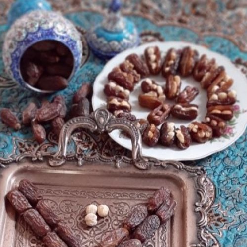 خدمات خرید و فروش مواد غذایی خرمای پیاروم درجه یک با کیفیت صادراتی و خشکبار