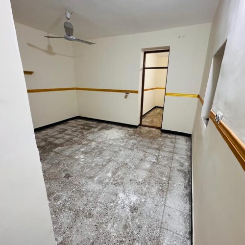 یک قطعه زمین و منزل مسکونی