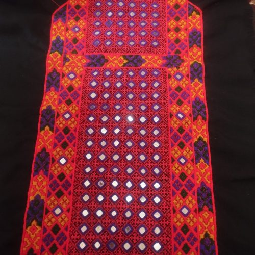 زی آستین هزار آیینه