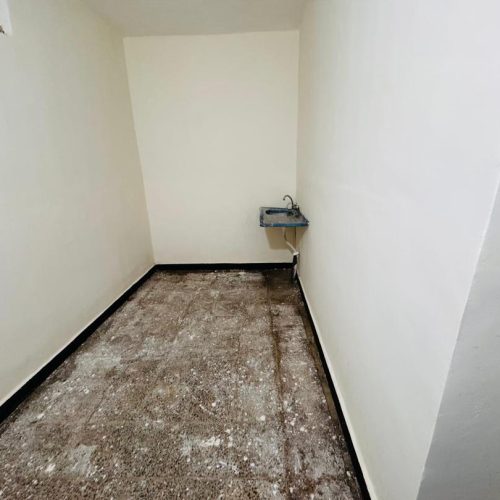 یک قطعه زمین و منزل مسکونی